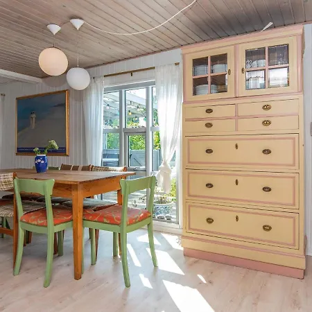 6 Person In Hotel 3*